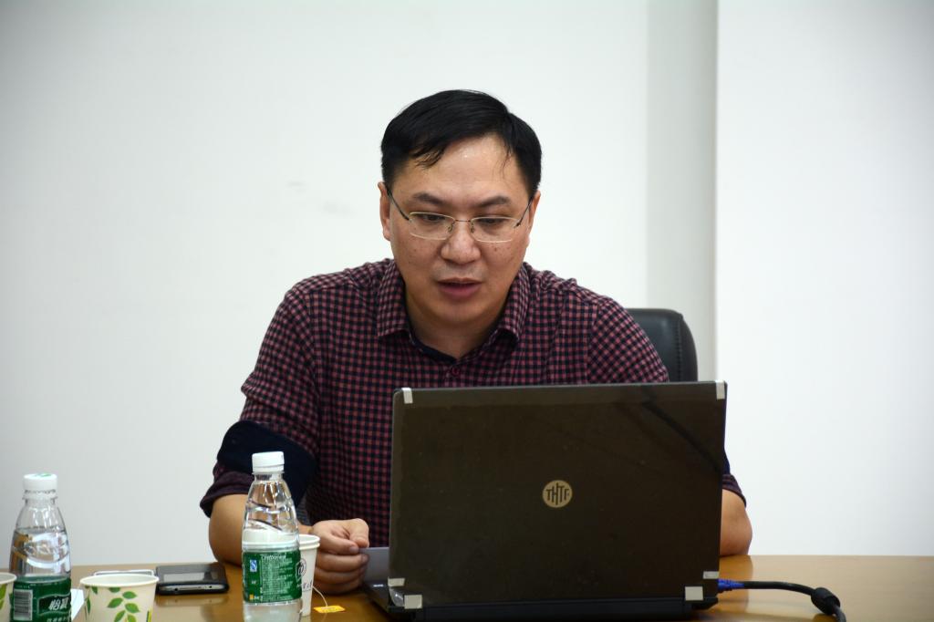 刘海春副校长解读十八届六中全会精神和全国高校思想政治工作会议精神