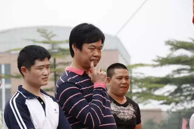 瞧!艺术学院老师那笃定的眼神!